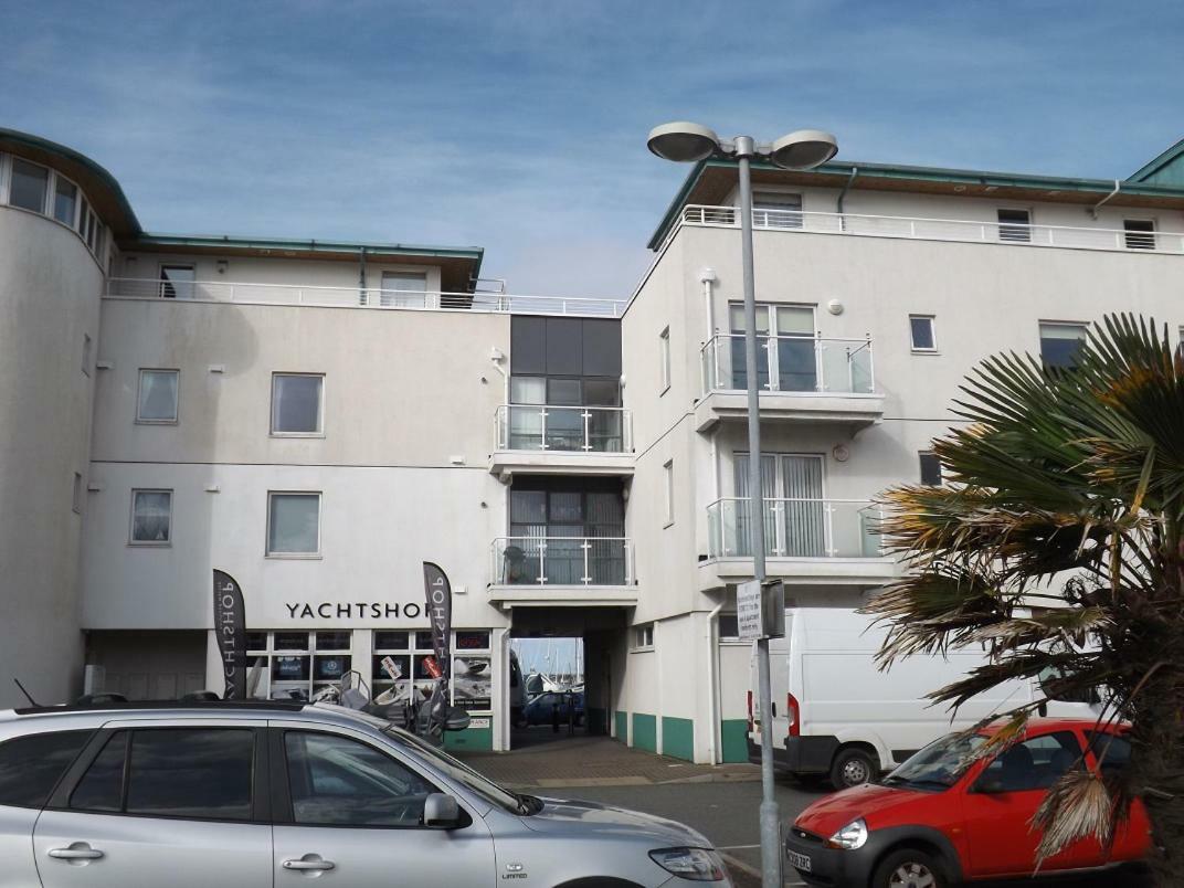 Ynys Lawd, Holyhead Marina Apartment Exterior photo