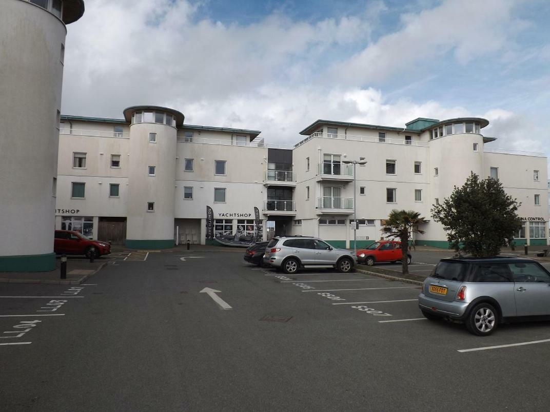 Ynys Lawd, Holyhead Marina Apartment Exterior photo